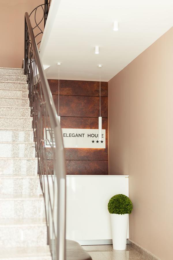 Elegant House Hotell Făgăraş Exteriör bild