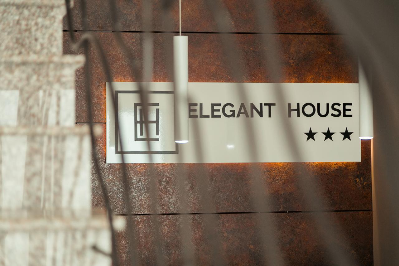 Elegant House Hotell Făgăraş Exteriör bild