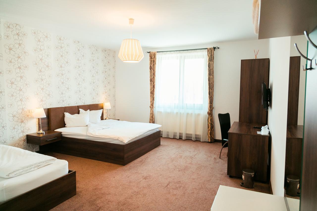 Elegant House Hotell Făgăraş Exteriör bild