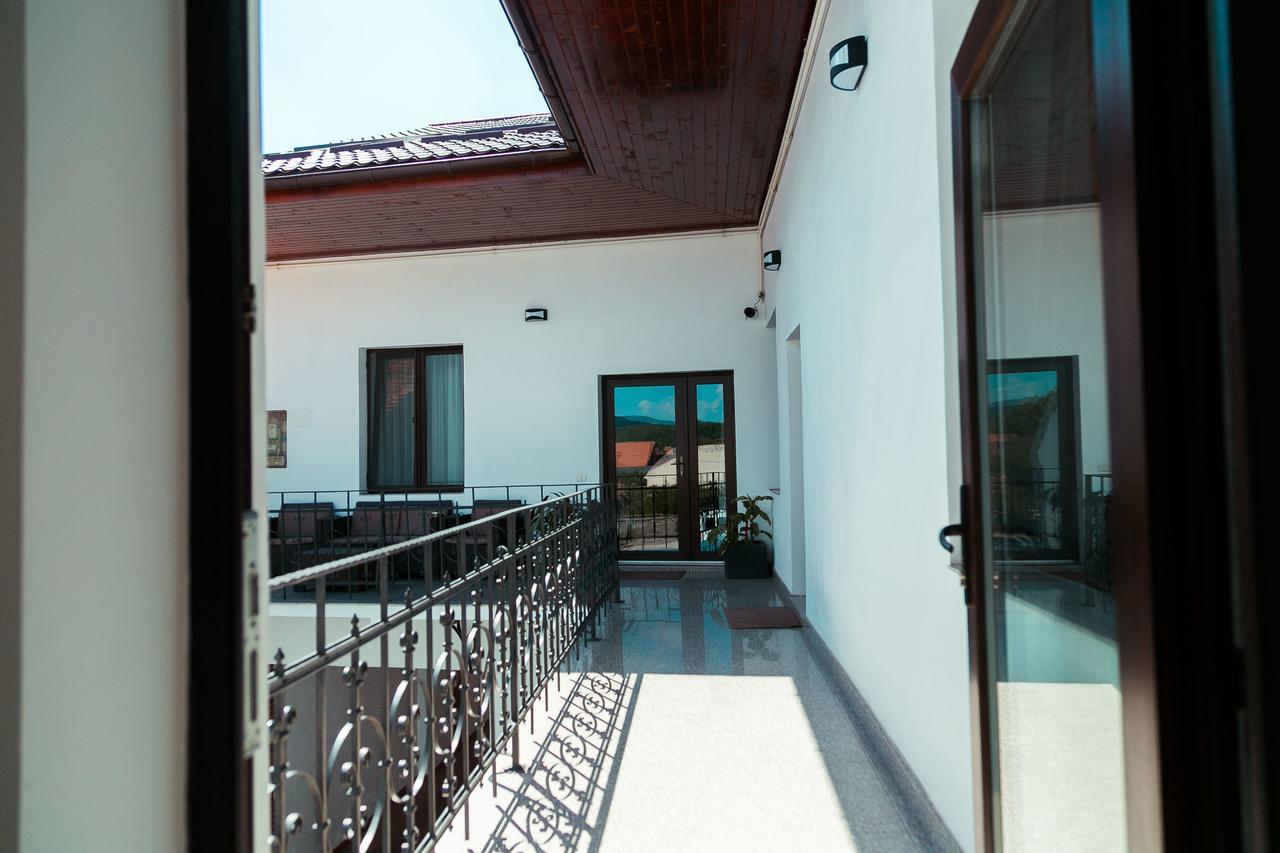 Elegant House Hotell Făgăraş Exteriör bild