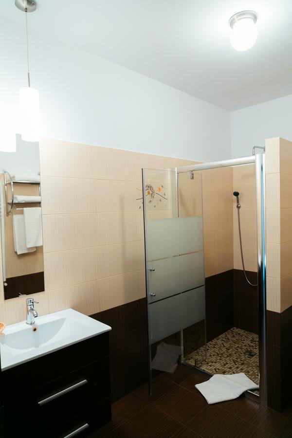 Elegant House Hotell Făgăraş Exteriör bild