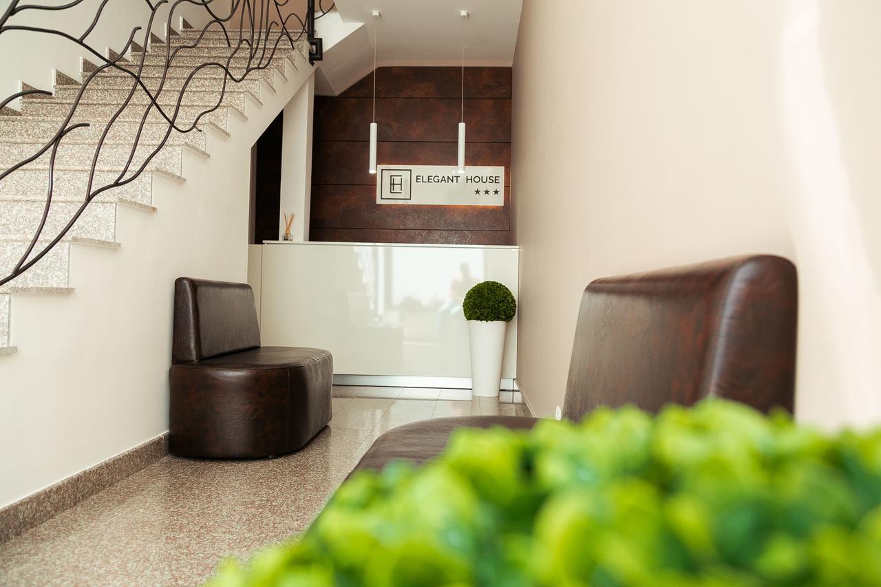 Elegant House Hotell Făgăraş Exteriör bild