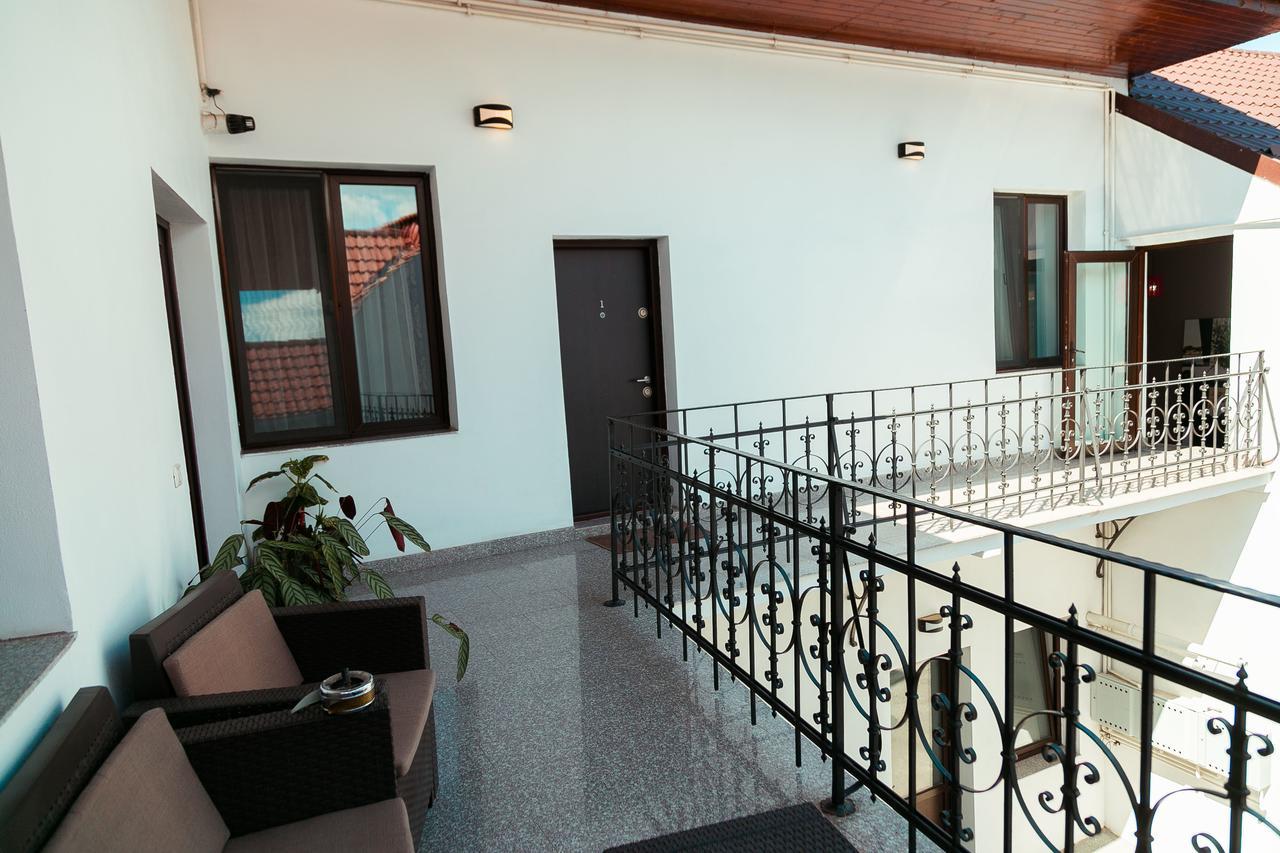 Elegant House Hotell Făgăraş Exteriör bild