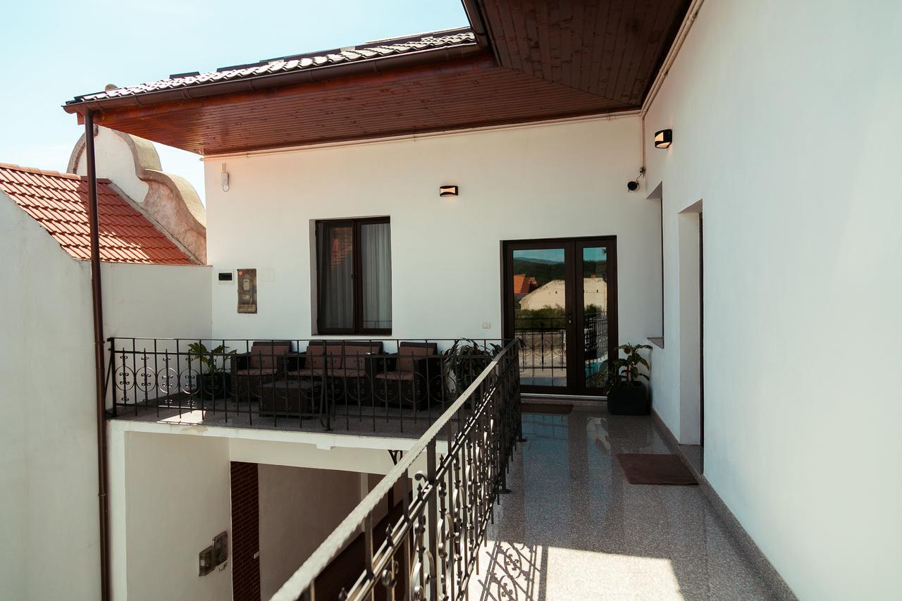 Elegant House Hotell Făgăraş Exteriör bild